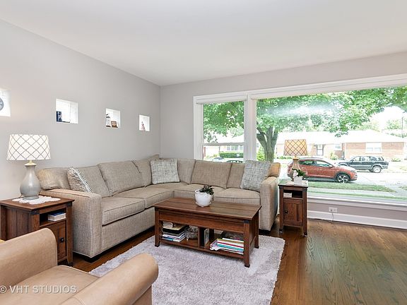 2nd image of 8224 Kildare Ave