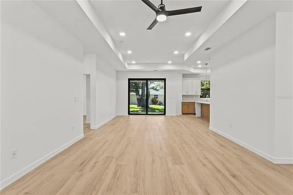 3 bed, 2.0 bath, 1509 sqft, $2,700 — Photo 4