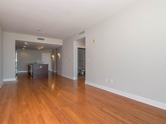 5th image of 1120 E Kennedy Blvd Unit 1418