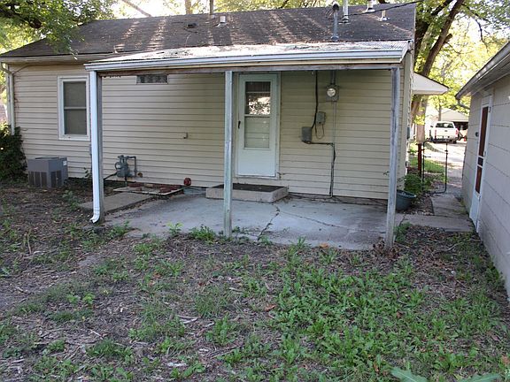 4th image of 2124 Sloan St
