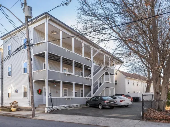 22 Carlton St APT 3, Salem, MA 01970