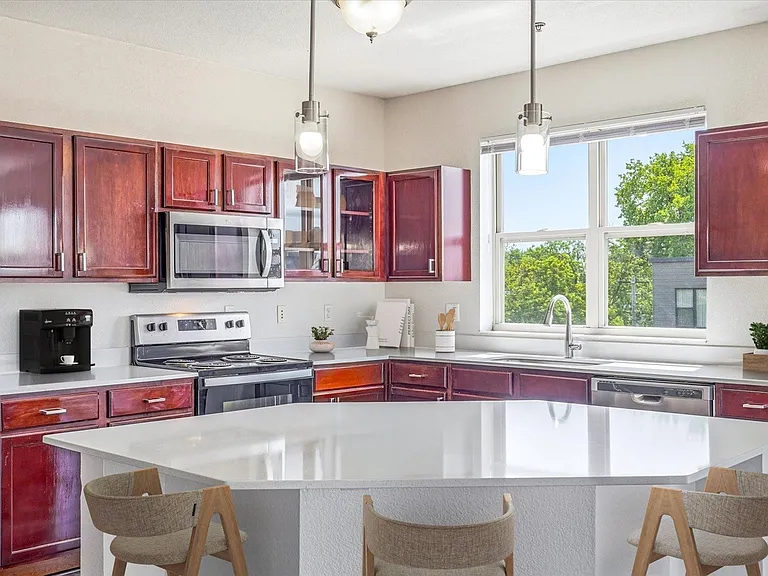 808 Berry Place — Photo 1