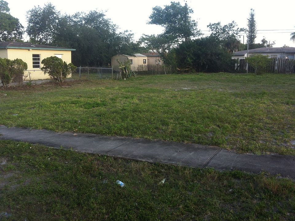 1st image of 1700 NW 13th Ct