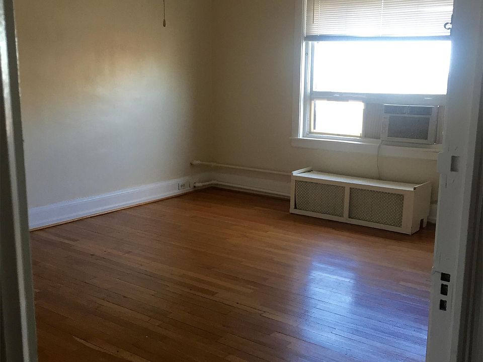 Bedroom/Living Space.
