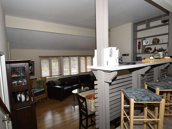 4th image of 393 Sandalwood Dr #393