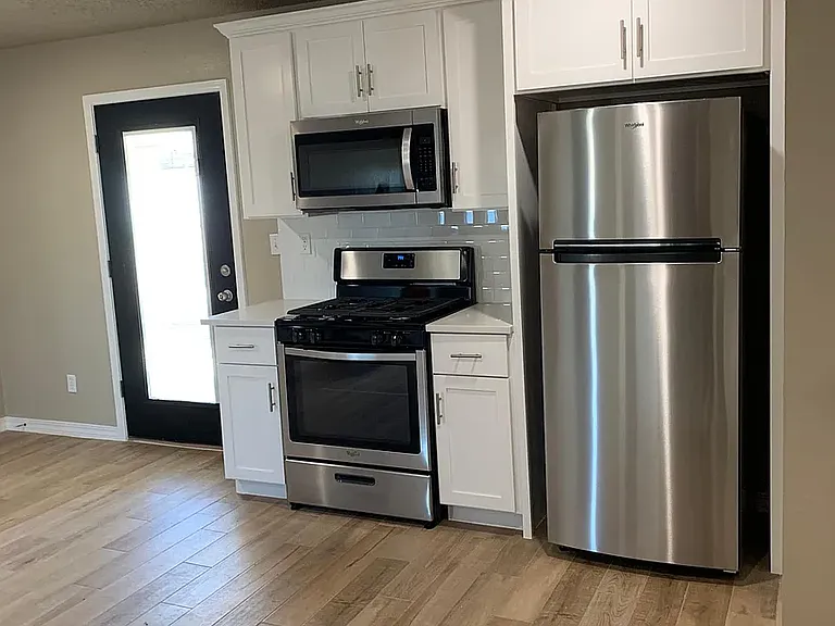 2412 Lake Michigan Dr — Photo 5