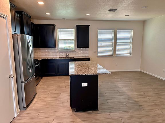 5th image of 377 Eagle Brook Ln