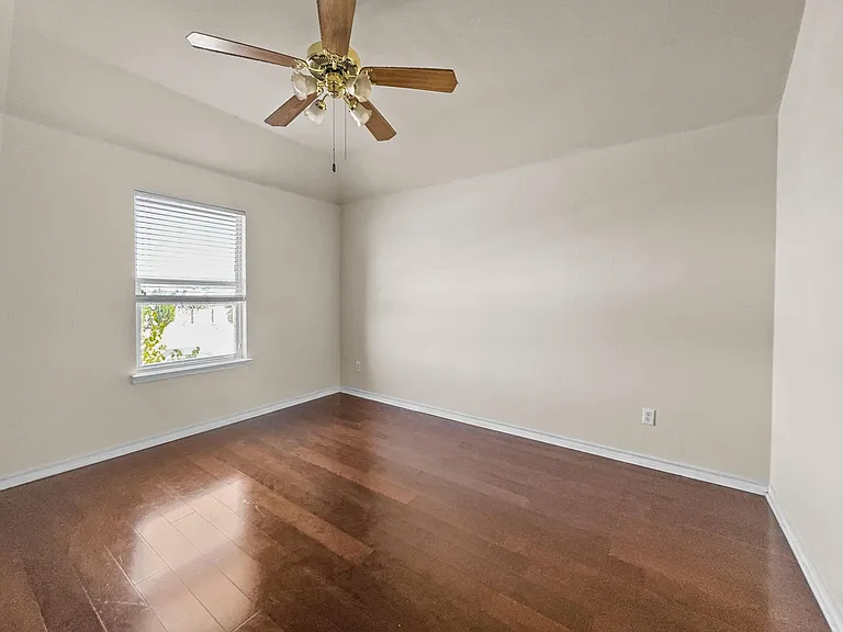 5530 Greensboro Dr — Photo 15