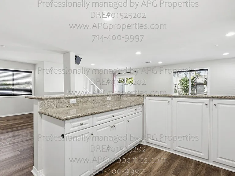 139 Thompson Ave — Photo 23