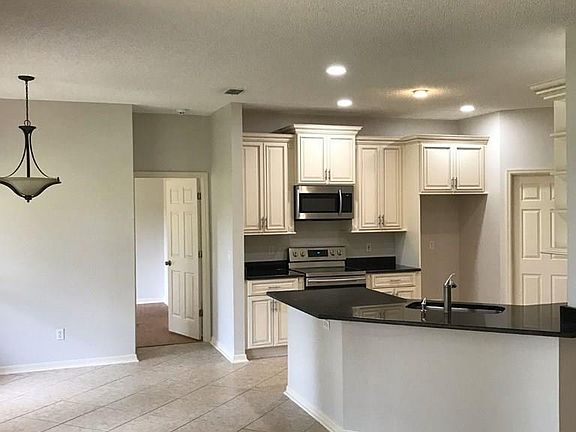 3rd image of 14 Burrel Pl