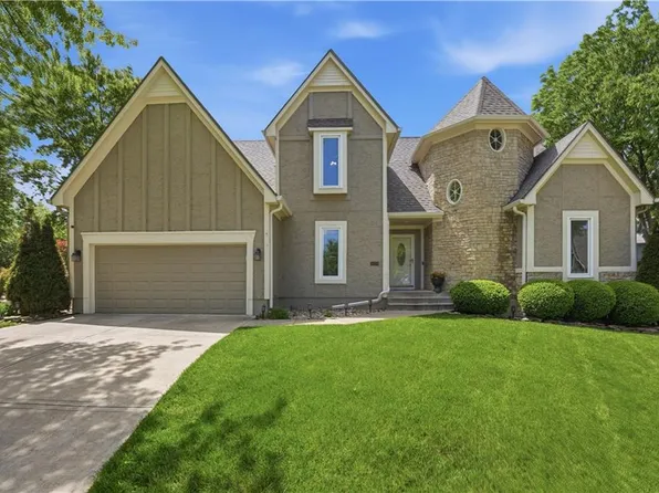14220 S Brougham Dr, Olathe, KS 66062