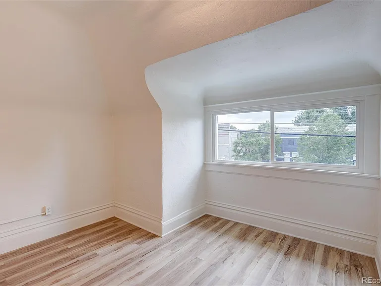 1036 W 9th Ave — Photo 24