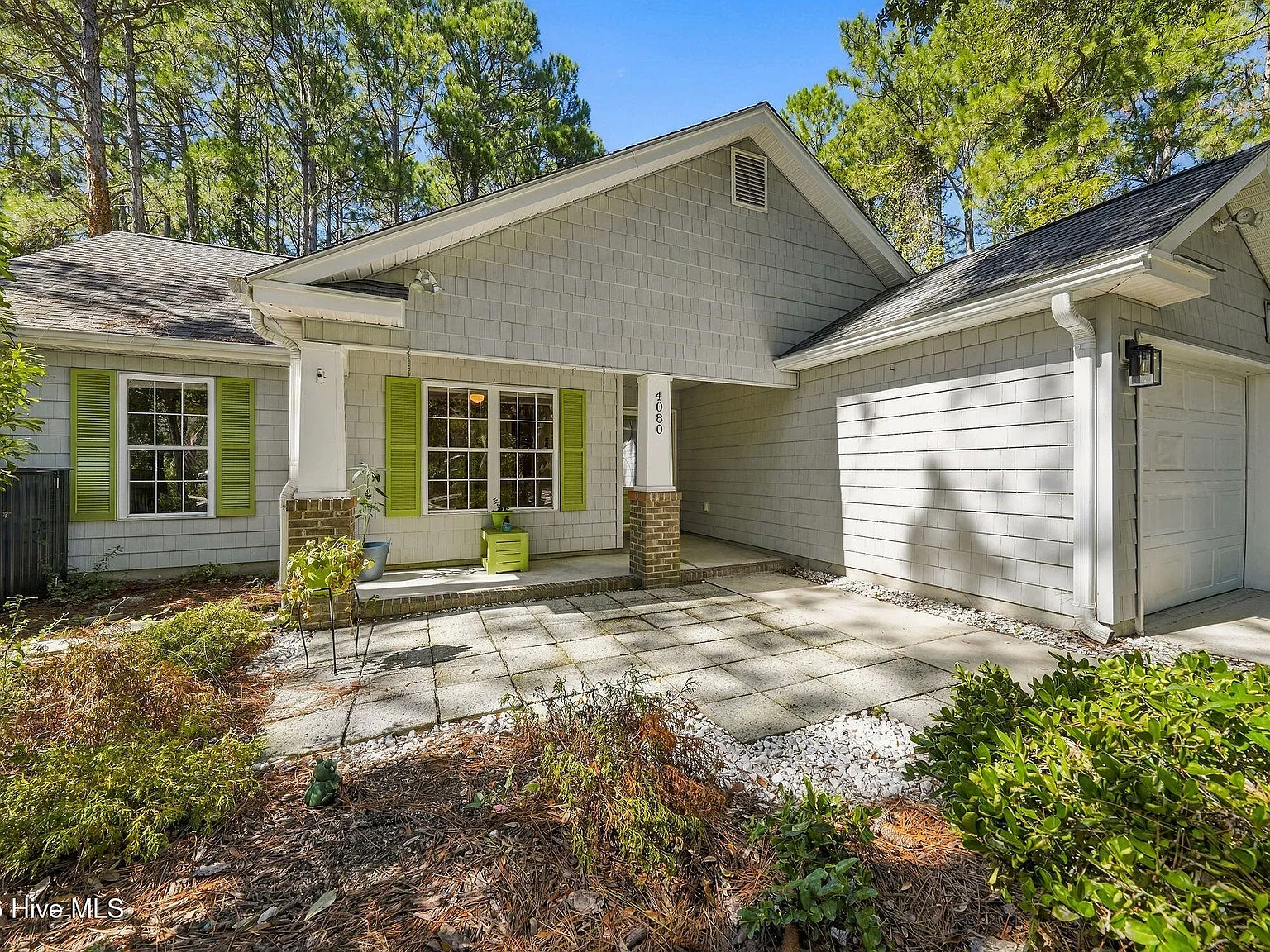 3 bed, 2.0 bath, 1412 sqft, $2,200 — Photo 1