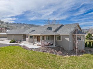 102031 E Badger Rd, Kennewick, WA 99338