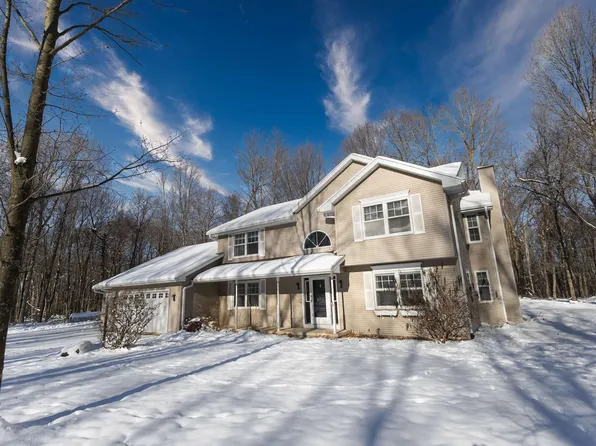 N2559 Pleasant View Ln, Waupaca, WI 54981