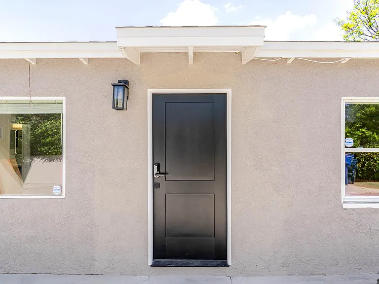 5730 Willowcrest Ave — Photo 4