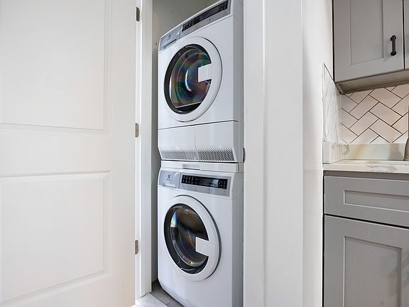 4th image of 116 Bedford Ave APT 3L