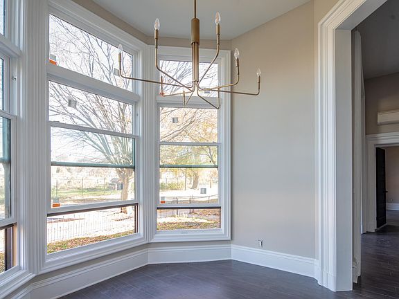 2nd image of 3805 Franklin Blvd #102