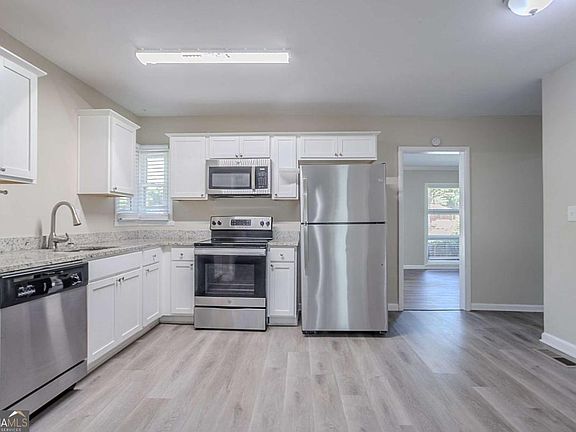 5th image of 2755 Rockcliff Rd SE