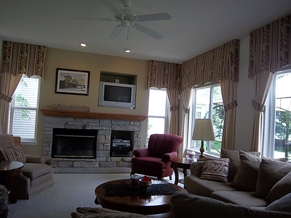 Family Rm w/Fireplace