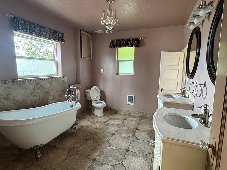 2120 W Strong Rd — Photo 11