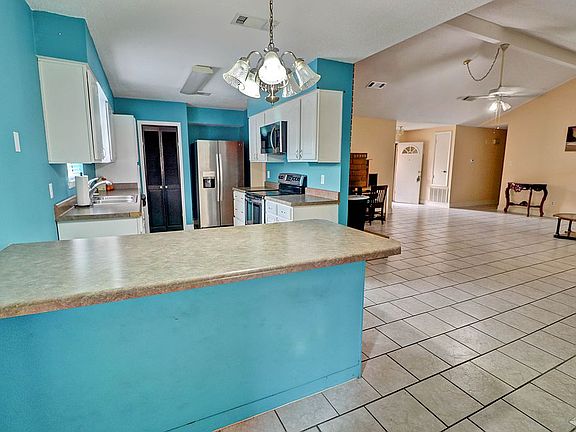 5th image of 403 Driftwood Cir