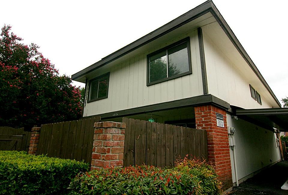 Newly remodeled townhouse with upgrades galore! Gated entry leads you to front entrance.