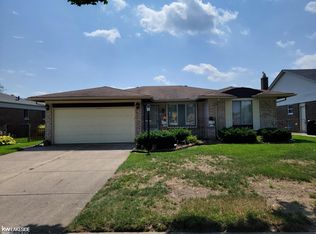 13904 White Cap Dr, Sterling Heights, MI