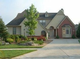 29120 Eastman Trl, Novi, MI 48377