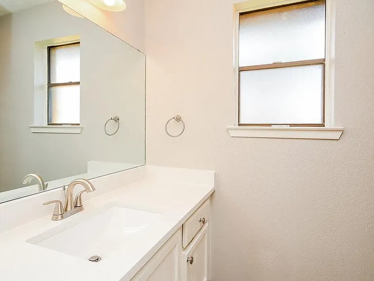 5014 Meadow Crest St — Photo 13
