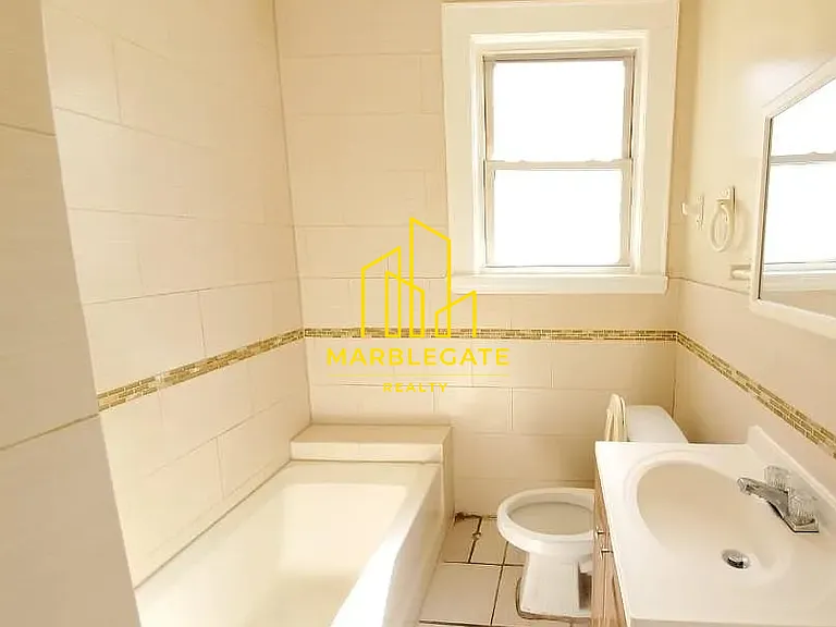 43 Underwood St #22R — Photo 6