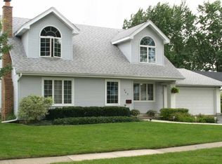 247 W Brantwood Ave, Elk Grove Village, IL 60007