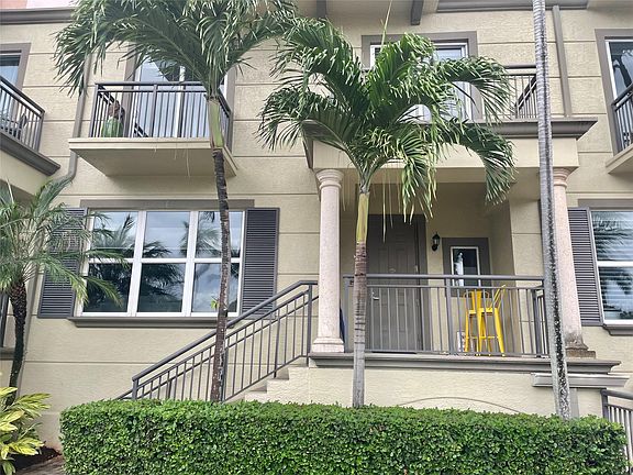 2nd image of 2601 NE 14th Avenue #104