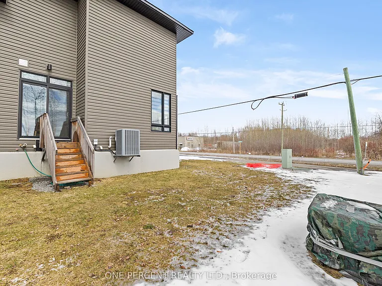 238 Bristol Cres — Photo 35