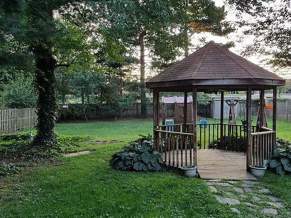 2nd image of 4441 Majestic Ln