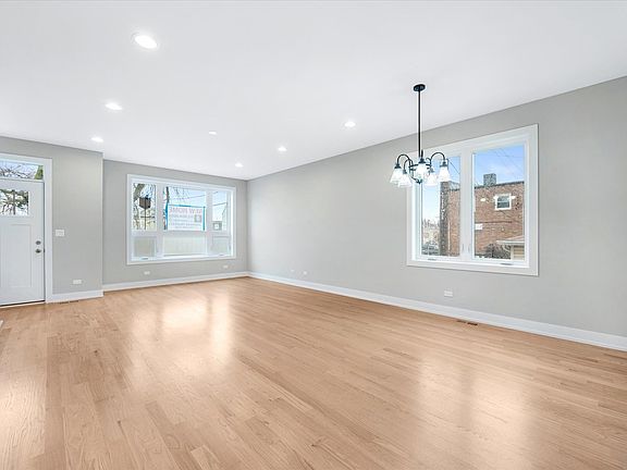 5th image of 4717 S Maplewood Ave