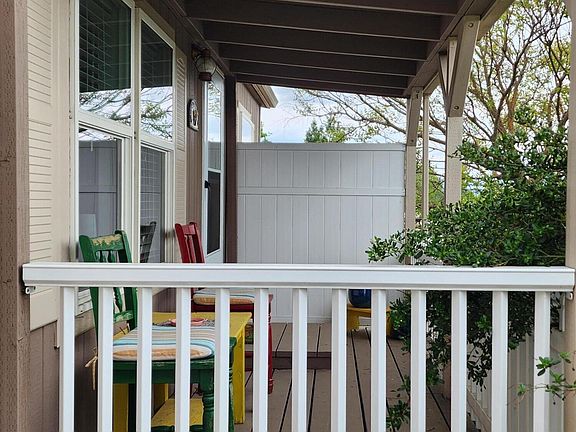 3rd image of 68 Bridgeport Dr