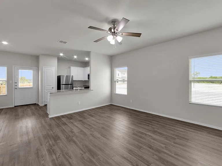 124 Marigold Pl — Photo 2