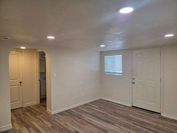 5th image of 212 Texas St