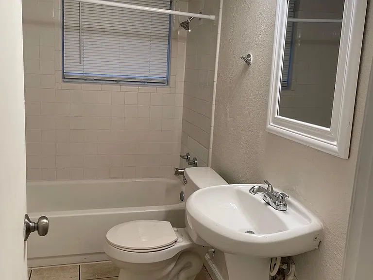 102 Roma Dr — Photo 6