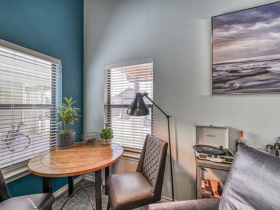 5th image of 510 SE Mueller St #12