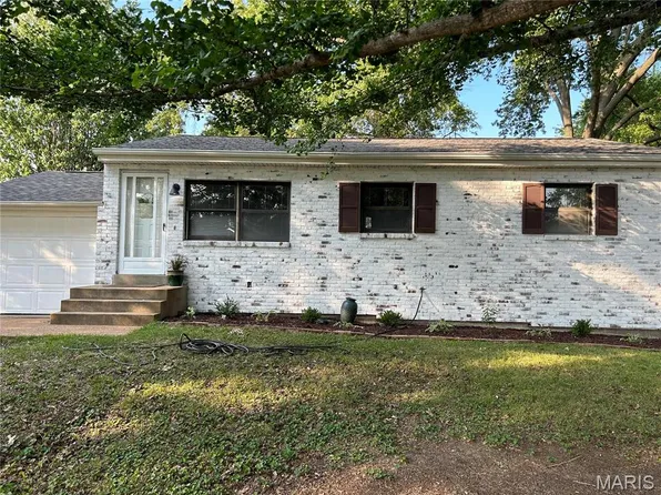 4119 Cornus Dr, Saint Louis, MO 63125