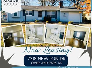 7318 Newton Dr, Overland Park, KS 66204