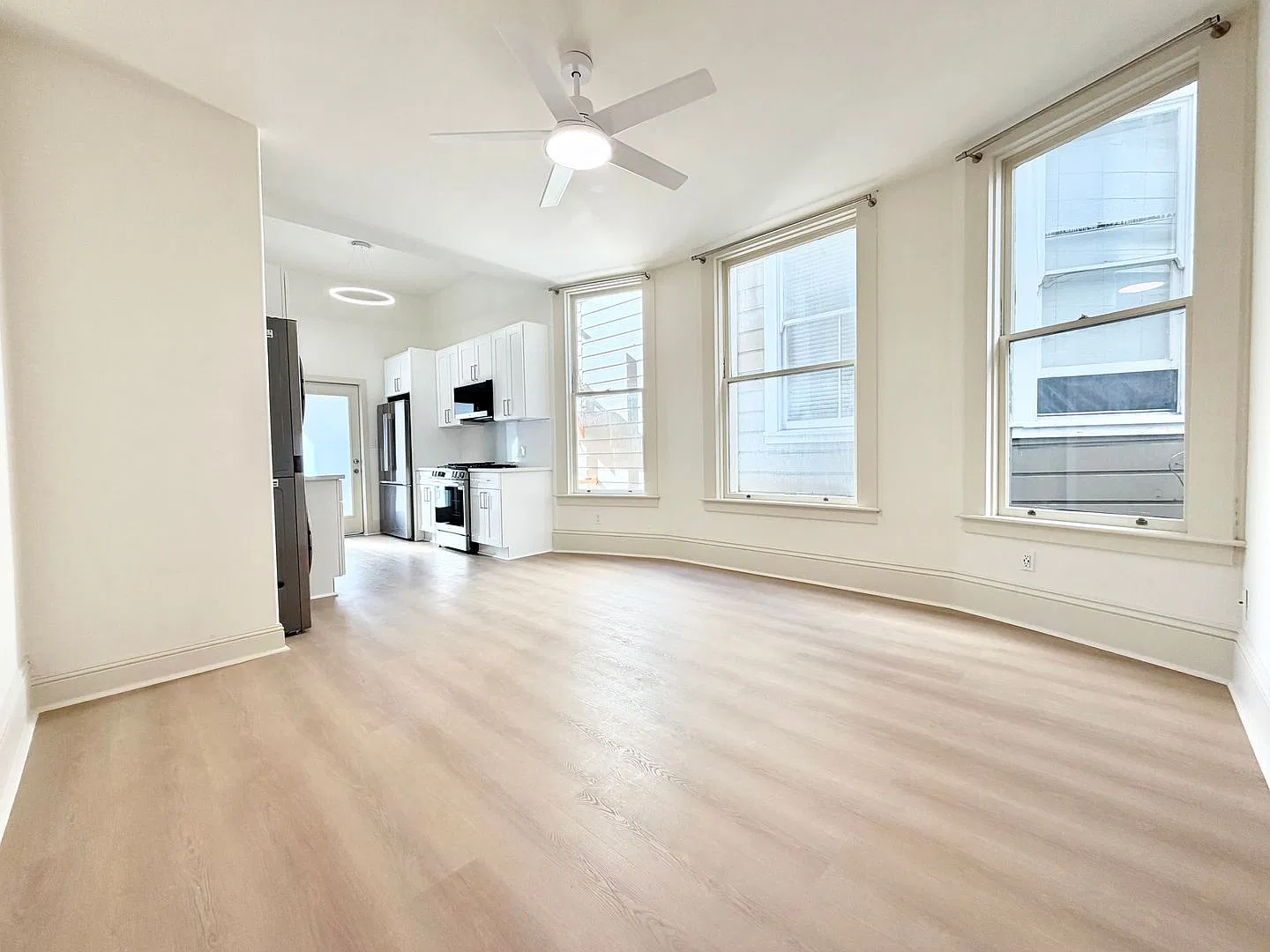 939 Hayes — Photo 3