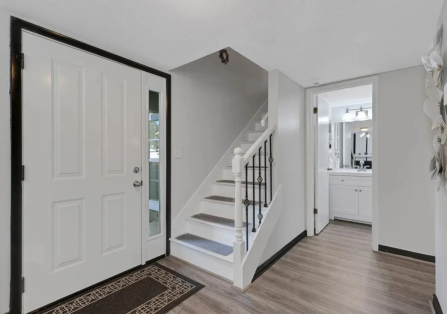 Coastal Living Starts Here! Spacious 3BR Seminole Home with Bonus Room & Backyard — Photo 3