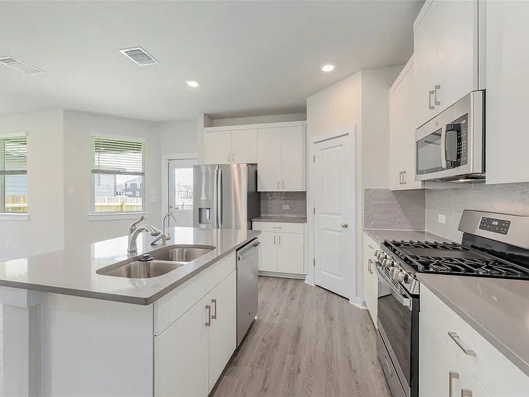 512 Clearlake Dr — Photo 12