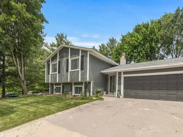 2615 Granite Ave N, Oakdale, MN 55128