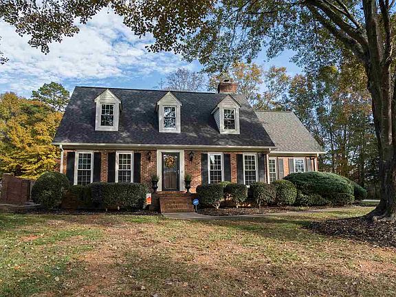 3rd image of 209 Woodgrove Trce