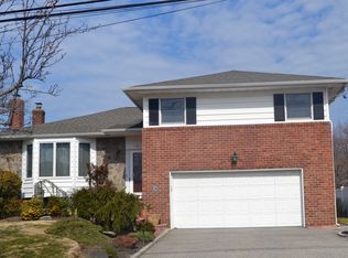 1915 George Ct, Merrick, NY 11566