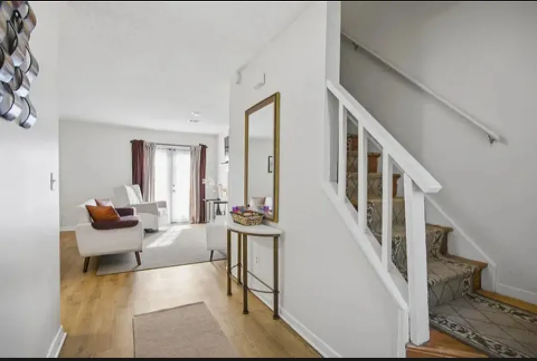 2 bed, 1.5 bath, 1000 sqft, $2,200 — Photo 3